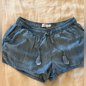 Vineyard vines denim shorts